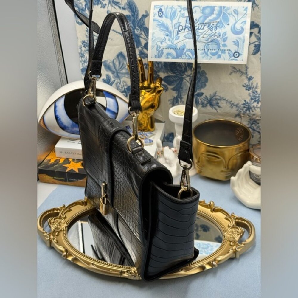 🆕 KURT GEIGER LONDON 🧿 NWOT Brixton Croc-Embossed Top Handle Flap Bag *SAMPLE* - Picture 4 of 16